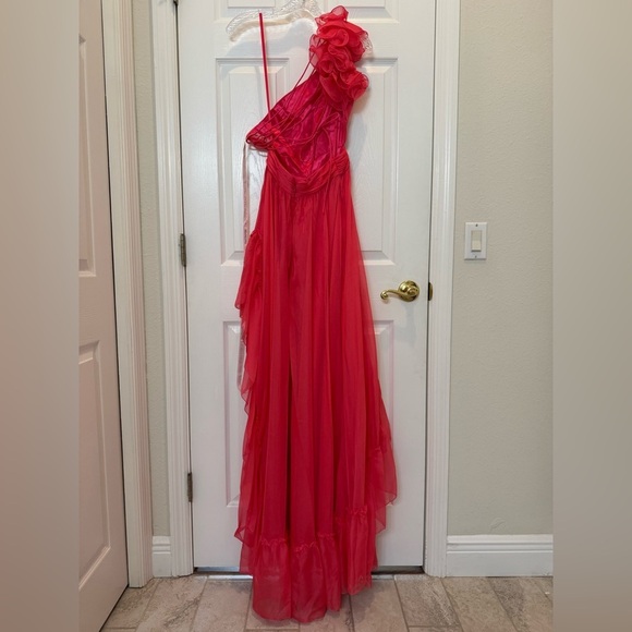 NWT Mac Duggal 67989 Red Ruffled One Shoulder Asymmetrical Gown Size 0 - Picture 4 of 12